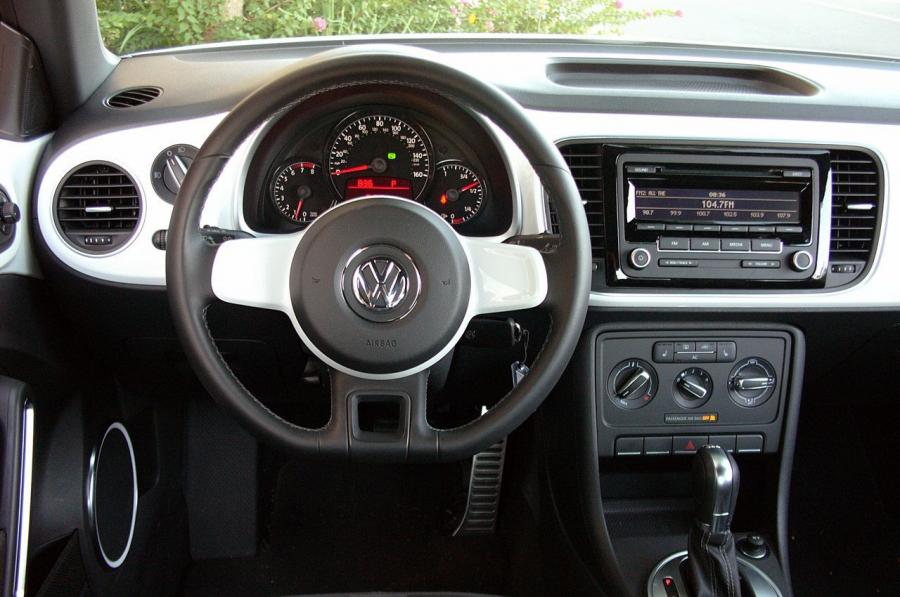  Volkswagen Beetle Turbo 2012 года  (фото 21 из 84)
